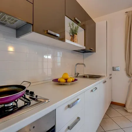 6 Happiness Apartment Toscolano Maderno
